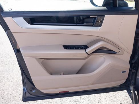 Used 2024 Porsche Cayenne Coupe image 19