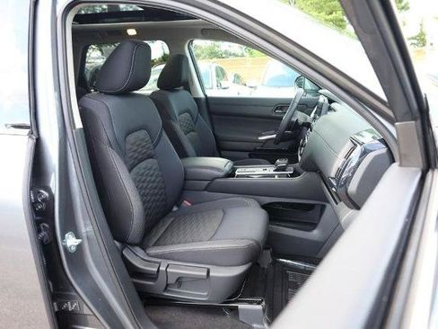 Certified 2025 Nissan Pathfinder SV w/ SV Premium Package FWD image 29