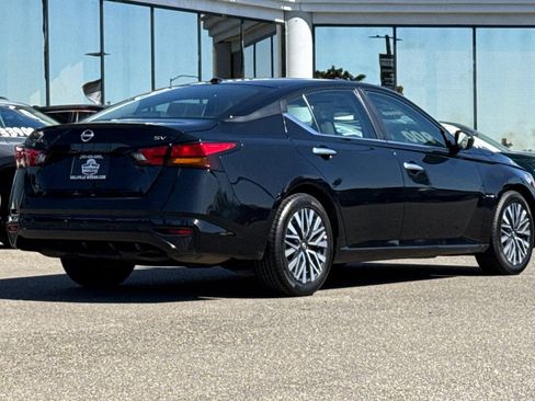 Certified 2024 Nissan Altima 2.5 SV FWD image 5