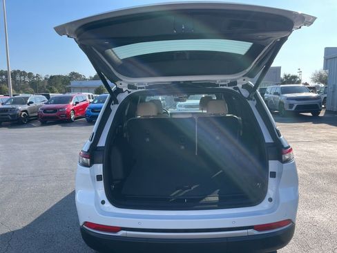 New 2026 Jeep Grand Cherokee Limited RWD image 11
