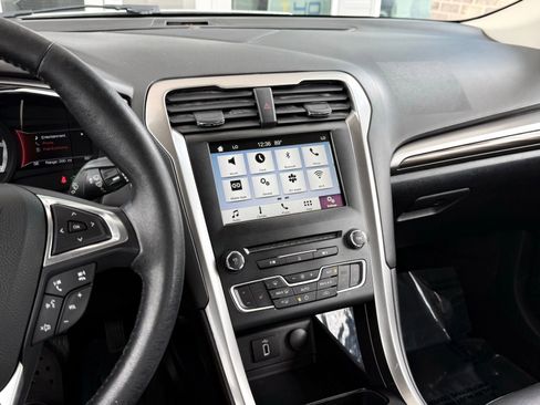 Used 2018 Ford Fusion SE w/ Equipment Group 602A FWD image 30