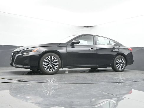 Used 2025 Nissan Altima 2.5 SV FWD image 47