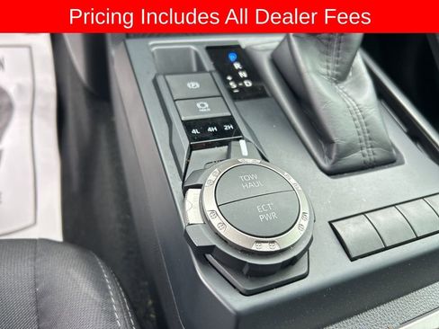 Used 2025 Toyota Tacoma SR5 AWD/4WD image 10