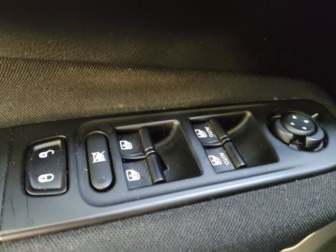 Used 2021 Jeep Renegade Latitude image 27