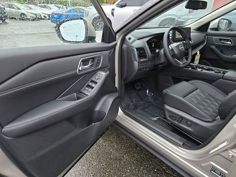 New 2026 Nissan Rogue Platinum AWD/4WD image 18