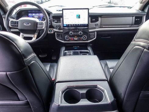 Used 2022 Ford Expedition Max XLT image 2