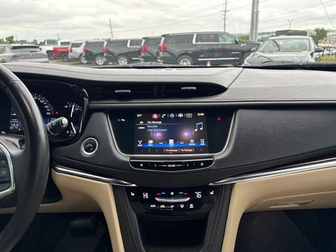Used 2017 Cadillac XT5 Luxury w/ Driver Awareness Package FWD image 21