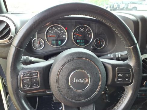 Used 2017 Jeep Wrangler Unlimited Sahara w/ Connectivity Group AWD/4WD image 20