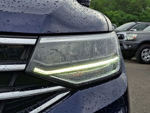 Used 2022 Volkswagen Tiguan SE AWD/4WD image 10