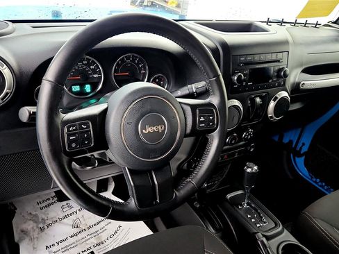 Used 2018 Jeep Wrangler Sahara w/ Connectivity Group image 16