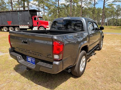 Used 2022 Toyota Tacoma SR5 w/ Technology Package RWD image 5