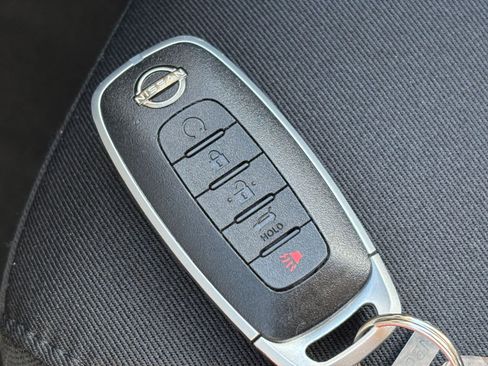 Used 2025 Nissan Pathfinder SV image 27