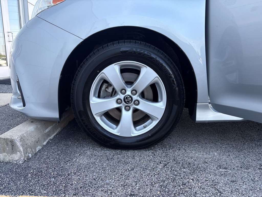 Used 2020 Toyota Sienna LE FWD image 27
