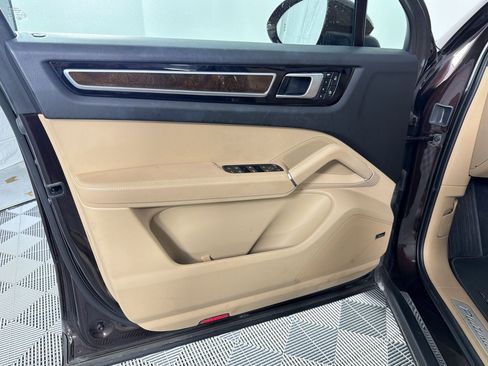 Certified 2022 Porsche Cayenne AWD/4WD image 14