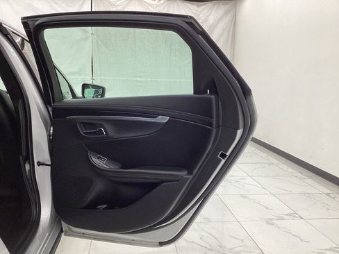 Used 2017 Chevrolet Impala LT w/ Convenience Package image 25