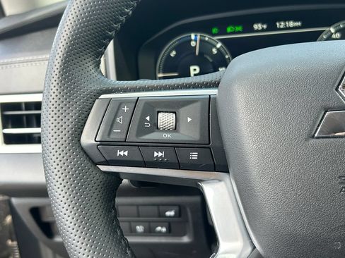 Used 2025 Mitsubishi Outlander 4WD Plug-In Hybrid image 23
