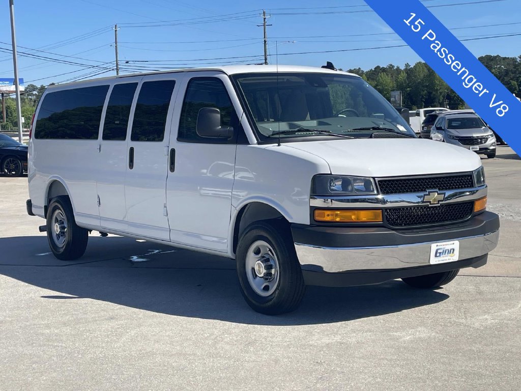 Used 2025 Chevrolet Express 3500 LT w/ LT Preferred Equipment Group RWD image 5