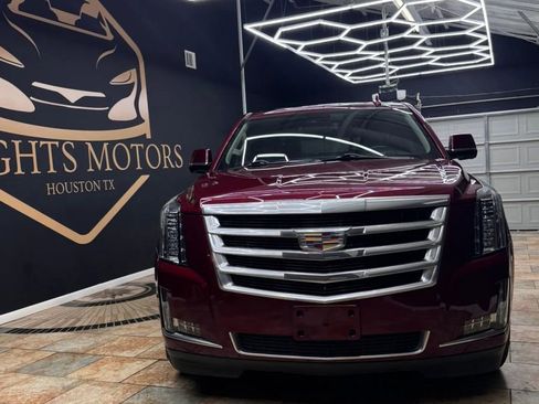Used 2020 Cadillac Escalade Luxury RWD image 3
