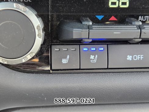 Used 2024 Toyota Tundra Platinum image 25