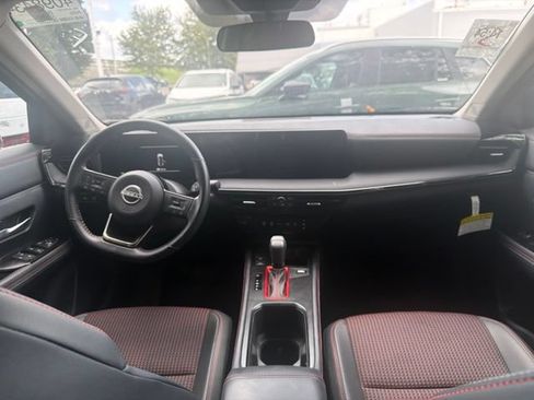 Used 2025 Nissan Kicks SR FWD image 13
