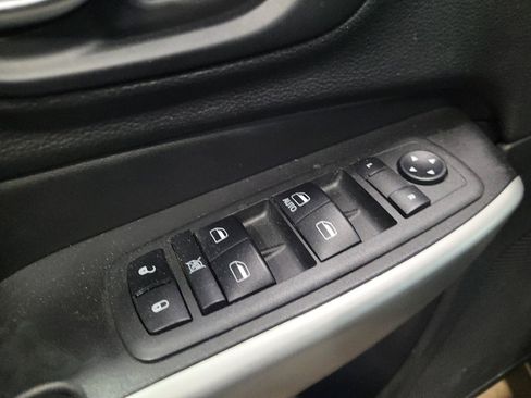 Used 2019 Jeep Cherokee Latitude AWD/4WD image 27