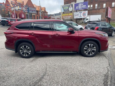 Used 2020 Toyota Highlander XLE image 5
