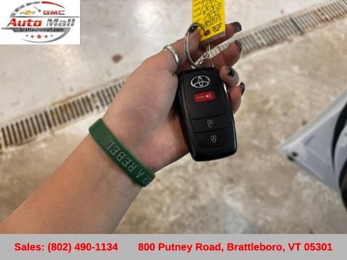 Used 2024 Toyota Prius Prime image 29