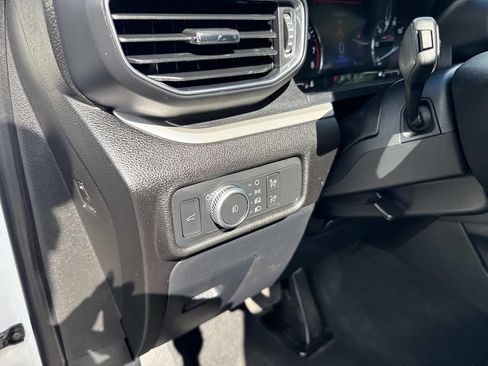 Used 2022 Ford Explorer XLT w/ Equipment Group 202A AWD/4WD image 22