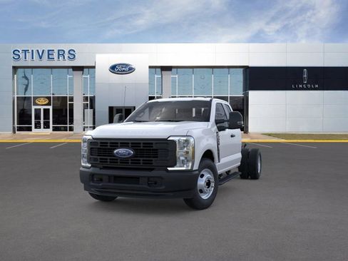 New 2026 Ford F350 XL image 3