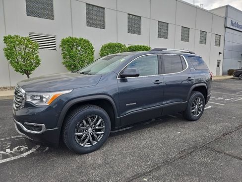 Used 2019 GMC Acadia SLT w/ LPO, Floor Liner Package FWD image 2