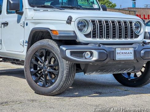 Used 2025 Jeep Wrangler Unlimited Sahara w/ Safety Group AWD/4WD image 4