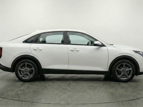 Used 2025 Kia K4 LXS image 11