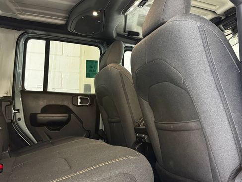 Used 2024 Jeep Wrangler Unlimited image 5