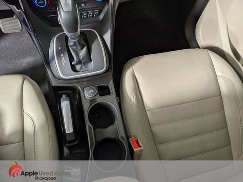 Used 2017 Ford C-MAX Titanium w/ Equipment Group 301A FWD image 19