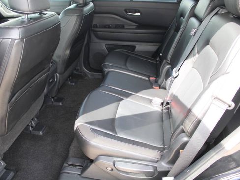 Used 2024 Nissan Pathfinder SL AWD/4WD image 15