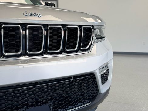 Used 2024 Jeep Grand Cherokee Limited 4xe AWD/4WD image 11