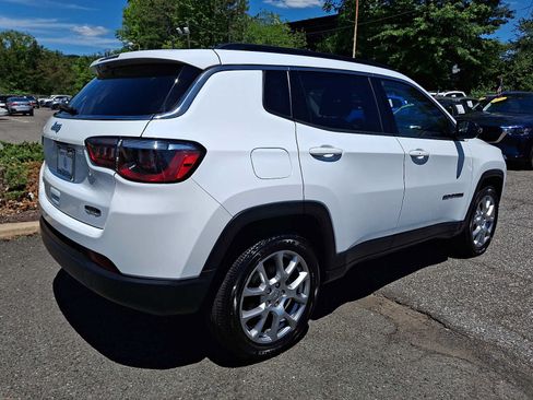 Used 2022 Jeep Compass Latitude w/ Sun and Sound Group AWD/4WD image 6