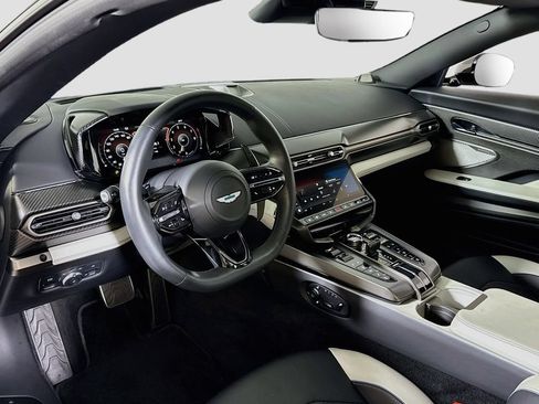 Used 2025 Aston Martin Vanquish RWD image 9