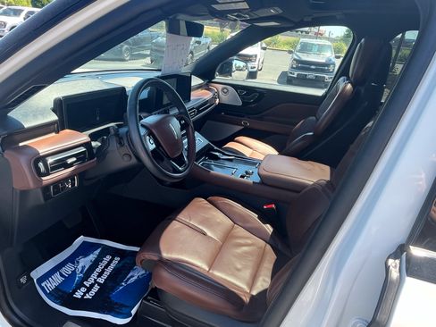 Used 2025 Lincoln Aviator Reserve w/ Luxury Package AWD/4WD image 7