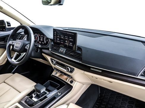 Used 2024 Audi Q5 e Premium Plus image 16
