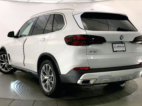 New 2026 BMW X5 xDrive50e image 2