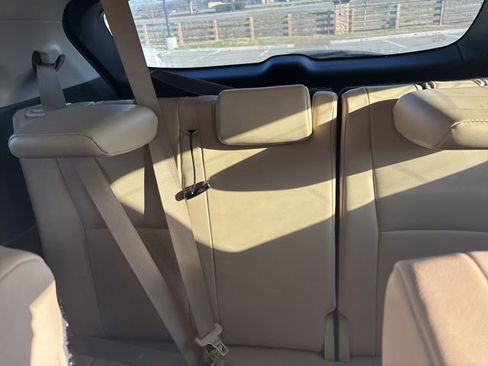 Used 2021 Toyota Highlander XLE image 17