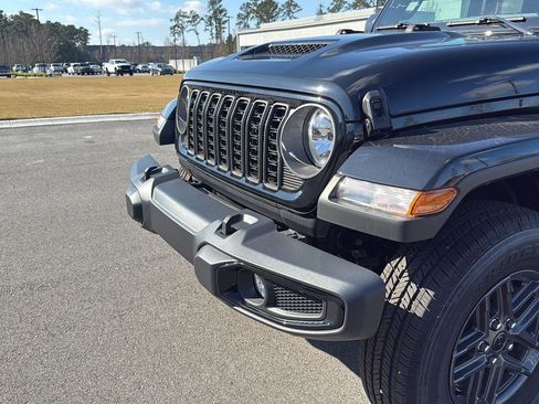 New 2025 Jeep Gladiator Sport image 11