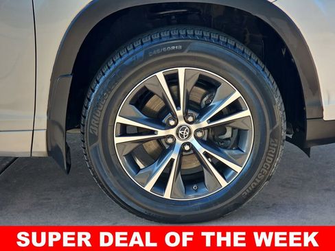 Used 2018 Toyota Highlander LE image 38