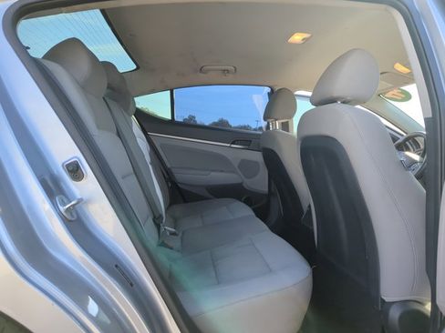 Used 2017 Hyundai Elantra SE image 14