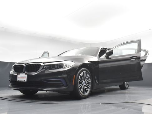 Used 2019 BMW 530i xDrive w/ Convenience Package image 32