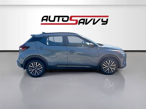 Used 2021 Nissan Kicks SR image 8
