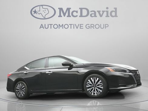 Used 2024 Nissan Altima 2.5 SV FWD image 26