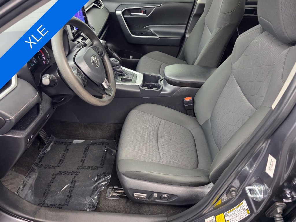 Used 2025 Toyota RAV4 XLE w/ Convenience Package FWD image 9