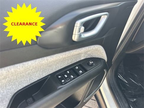 Used 2024 Jeep Compass Latitude image 20